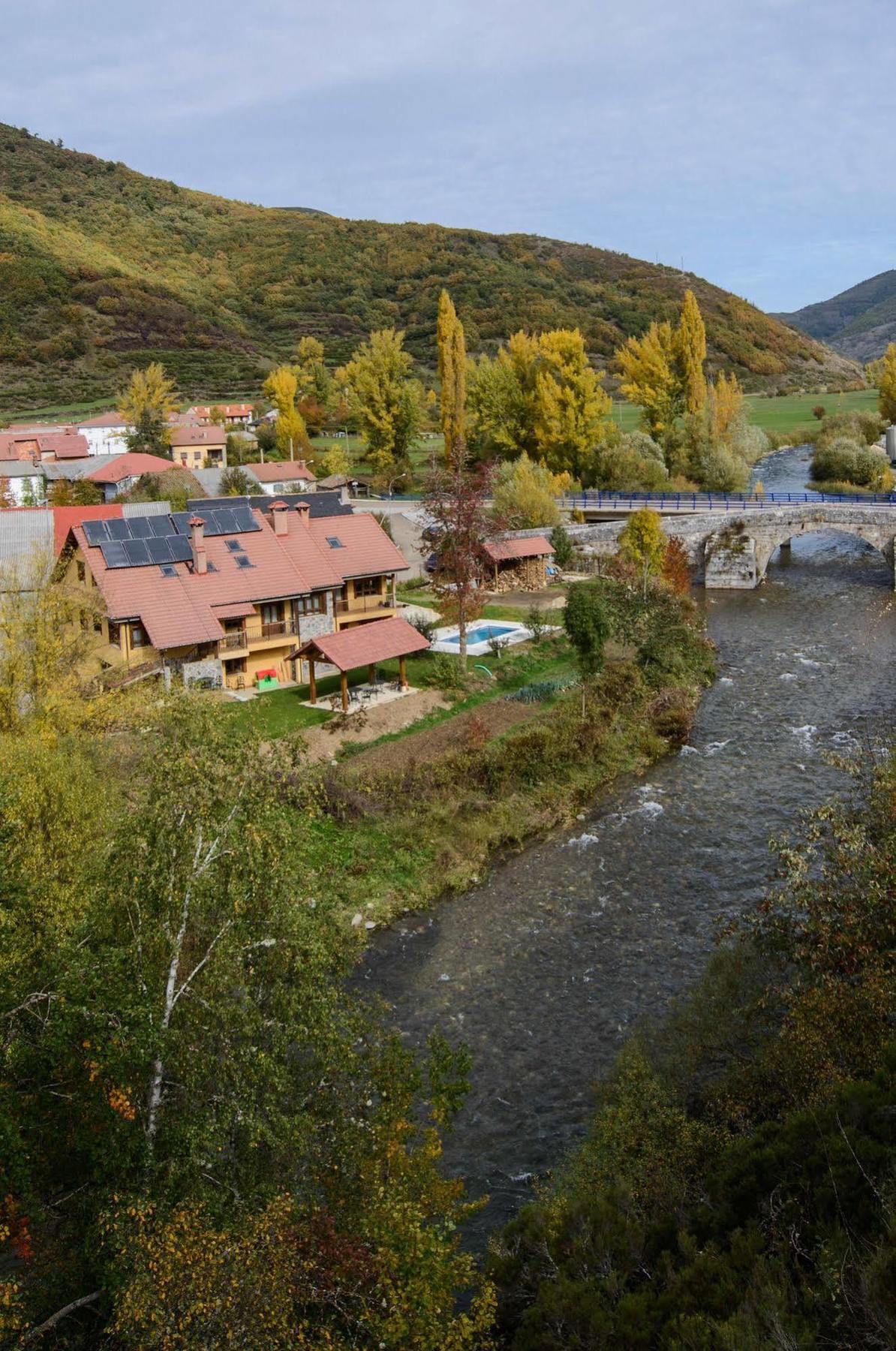El Casar Del Puente Pensionat Boca de Huérgano Eksteriør billede